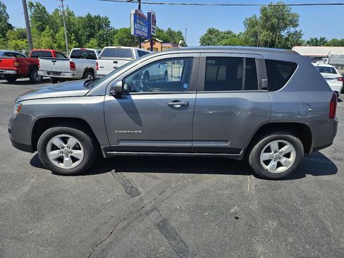 Used 2014 Jeep Compass Latitude w/ Sun/Sound Group FWD image 5