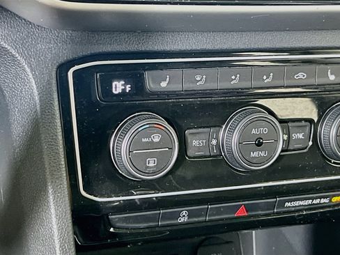 Used 2022 Volkswagen Atlas SE w/ Panoramic Sunroof Package AWD/4WD image 19