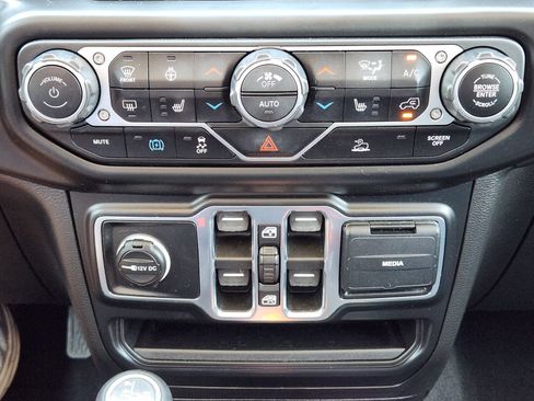 Used 2021 Jeep Wrangler Unlimited Sahara w/ Cold Weather Group AWD/4WD image 27