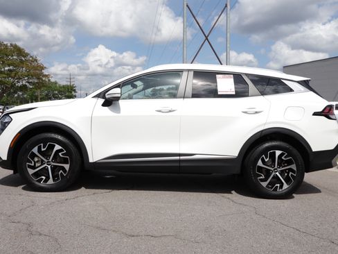 Used 2023 Kia Sportage EX AWD/4WD image 3