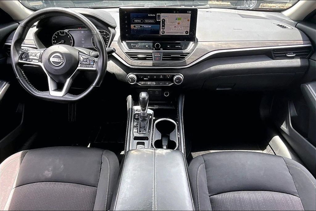 Used 2024 Nissan Altima 2.5 SV w/ SV Premium Package FWD image 7