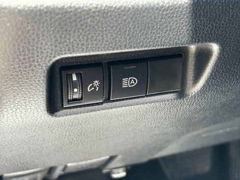 Used 2022 Toyota RAV4 LE FWD image 23