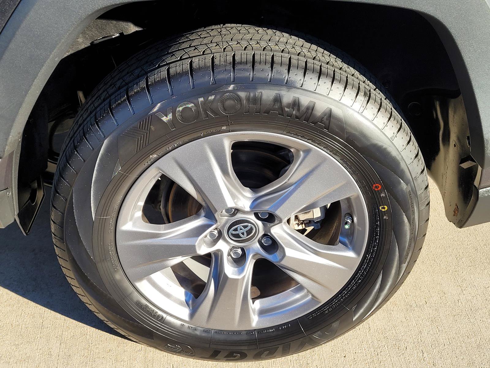 Used 2023 Toyota RAV4 LE AWD/4WD image 22