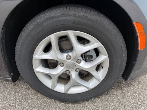 Used 2020 Chrysler Pacifica Limited FWD image 30