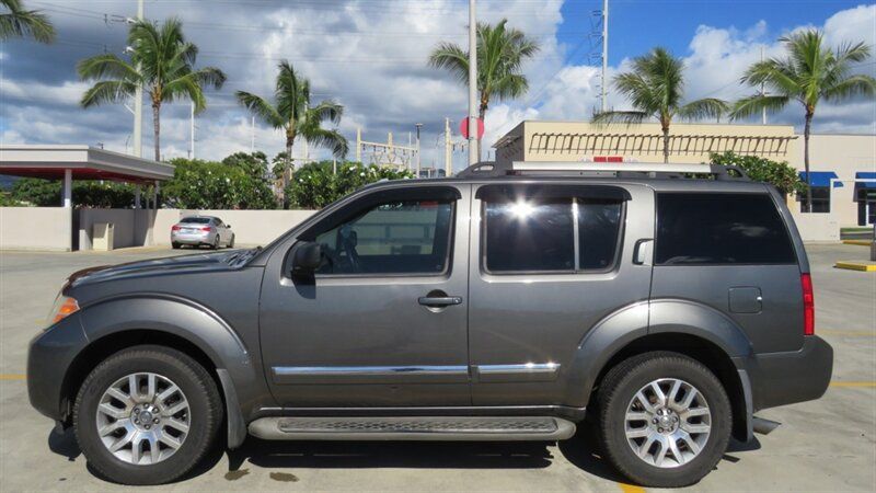 Used 2008 Nissan Pathfinder LE RWD image 2