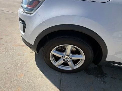 Used 2019 Ford Explorer XLT w/ Equipment Group 201A FWD image 8