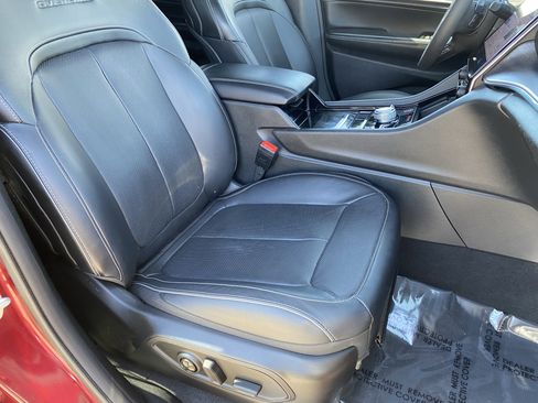 Used 2023 Jeep Grand Cherokee Overland image 10