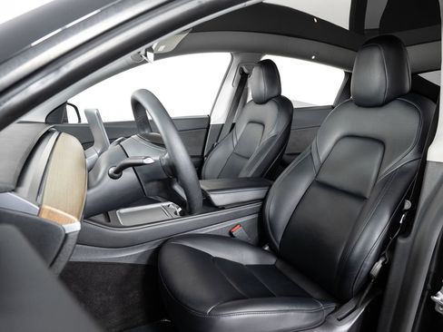 Used 2021 Tesla Model Y Performance image 16