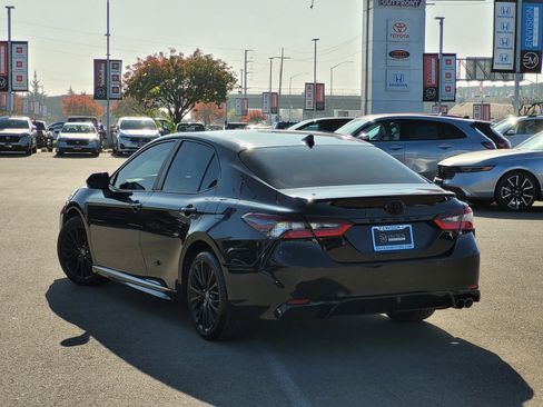 Used 2022 Toyota Camry SE image 7