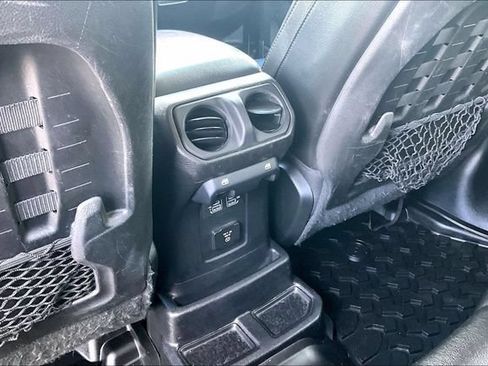 Used 2018 Jeep Wrangler Unlimited Rubicon AWD/4WD image 28