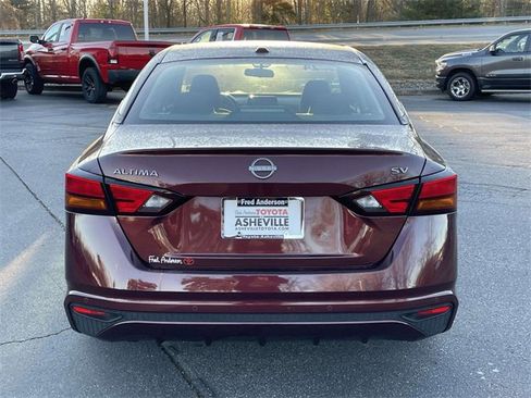 Used 2024 Nissan Altima 2.5 SV image 4