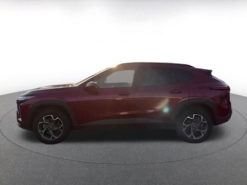 Used 2025 Chevrolet Trax LT image 9