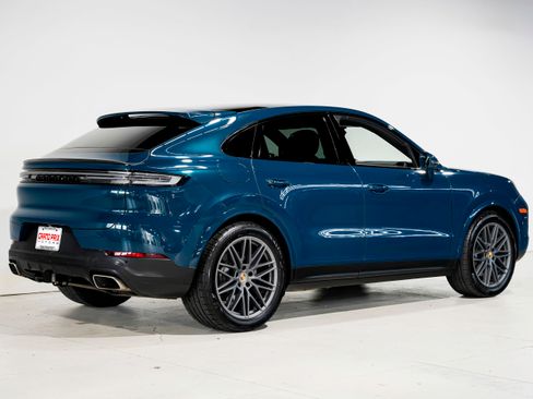 Used 2024 Porsche Cayenne Coupe image 3