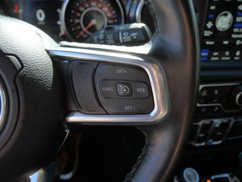 Used 2021 Jeep Wrangler Unlimited Sahara AWD/4WD image 26