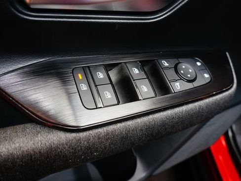 Certified 2025 Nissan Kicks SV AWD/4WD image 30