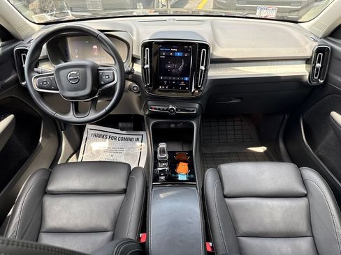 Used 2025 Volvo XC40 B5 Plus w/ Protection Package Premier AWD/4WD image 18