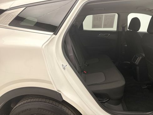 Used 2023 Kia Sportage LX image 17