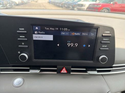 Used 2025 Hyundai Elantra Hybrid FWD image 23