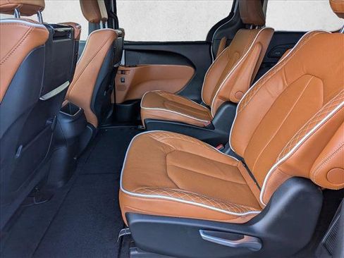 New 2026 Chrysler Pacifica Pinnacle AWD/4WD image 14