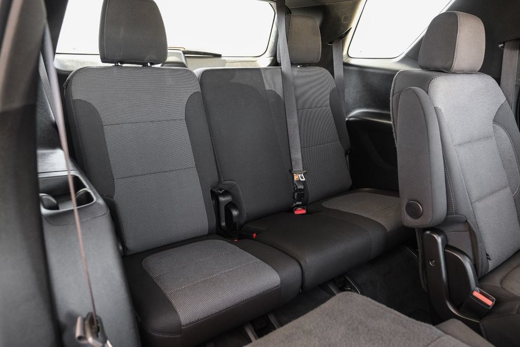 Used 2022 Chevrolet Traverse LT FWD image 42
