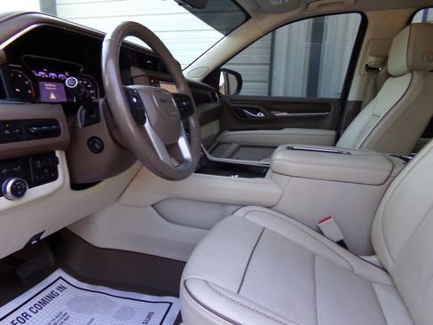 Used 2021 GMC Yukon XL Denali w/ Denali Premium Package image 19
