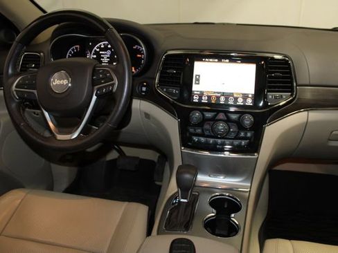 Used 2021 Jeep Grand Cherokee Overland AWD/4WD image 18