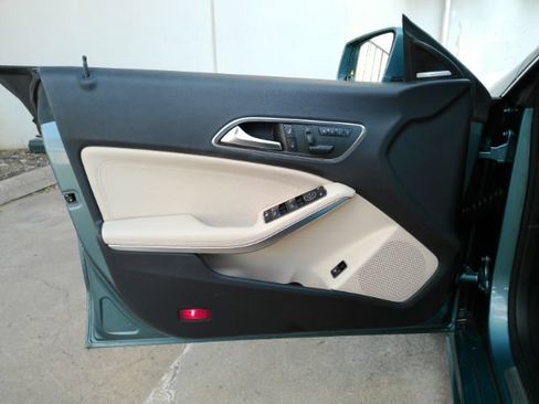Used 2014 Mercedes-Benz CLA 250 image 12