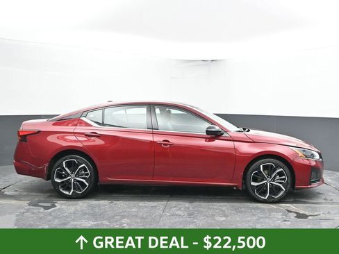 Used 2024 Nissan Altima 2.5 SR w/ SR Premium Package image 13