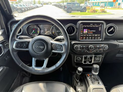 Used 2022 Jeep Wrangler Unlimited Sahara w/ Cold Weather Group image 16