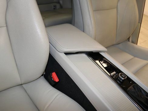 Used 2019 Volvo XC60 T5 Momentum w/ Premium Package image 63