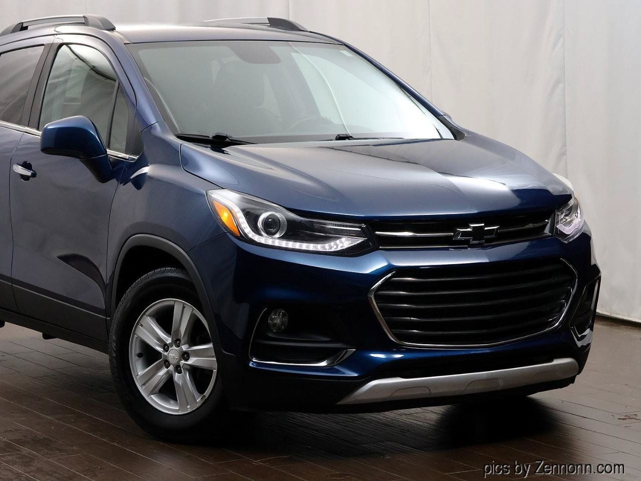 Used 2020 Chevrolet Trax LT w/ LT Convenience Package FWD image 2