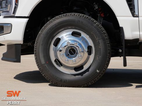 Certified 2026 Ford F350 Platinum w/ Platinum Plus Package image 11