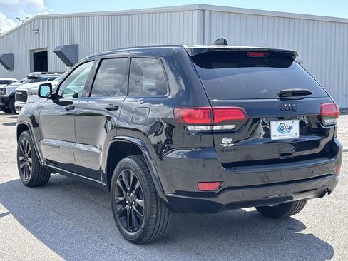 Used 2020 Jeep Grand Cherokee Altitude image 3