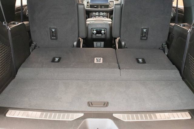 Used 2024 GMC Yukon AT4 w/ AT4 Premium Package AWD/4WD image 15