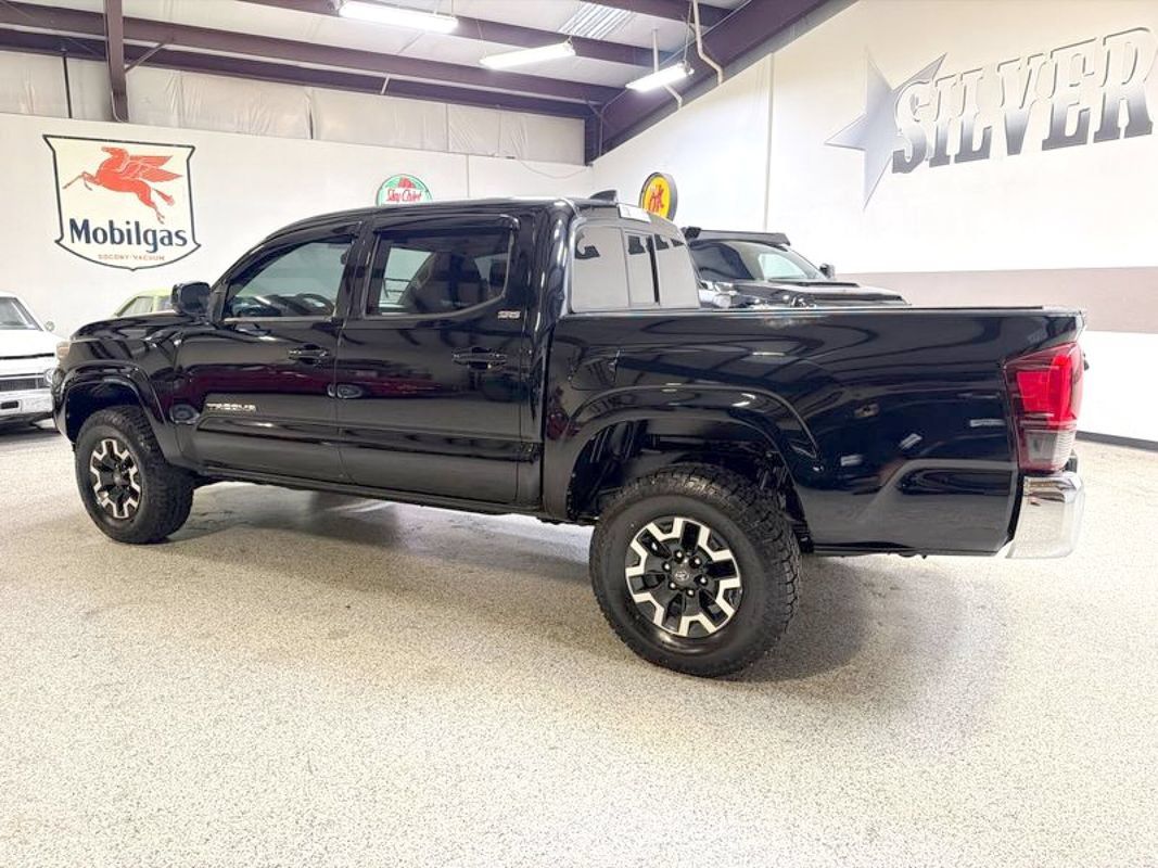 Used 2020 Toyota Tacoma SR5 RWD image 4