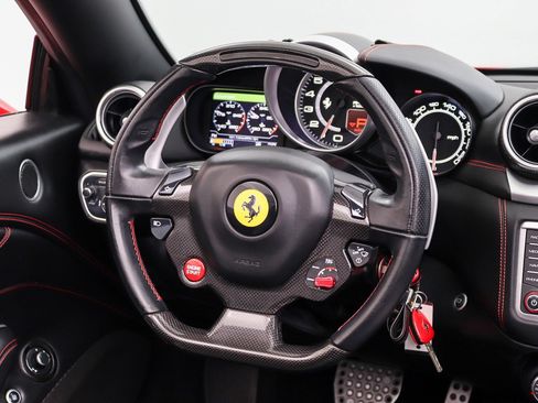Used 2016 Ferrari California T RWD image 19