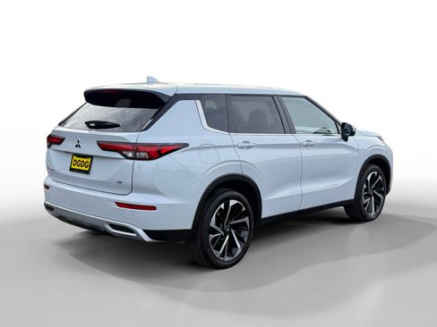 Used 2024 Mitsubishi Outlander SE image 5
