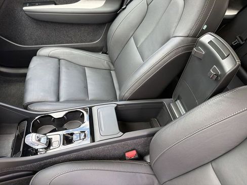 Used 2025 Volvo XC40 B5 Plus AWD/4WD image 22