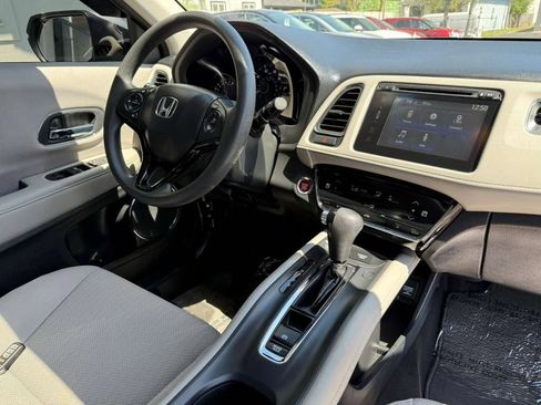 Used 2018 Honda HR-V EX image 30
