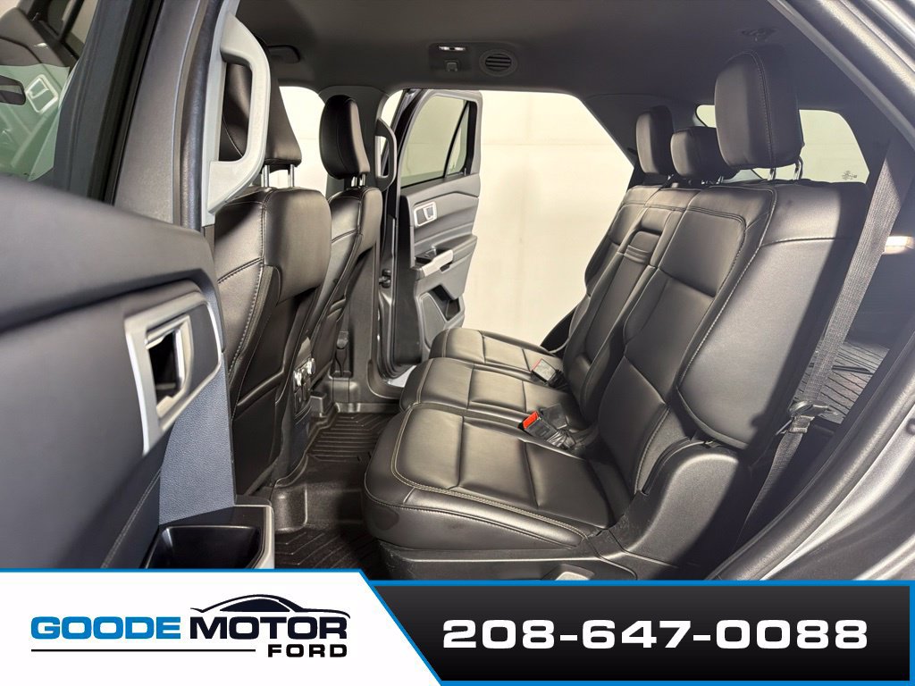 Used 2023 Ford Explorer XLT w/ Equipment Group 202A AWD/4WD image 19