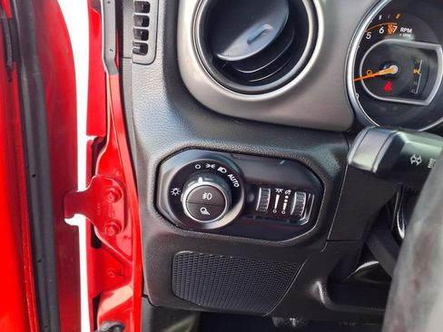Used 2022 Jeep Gladiator Sport AWD/4WD image 29