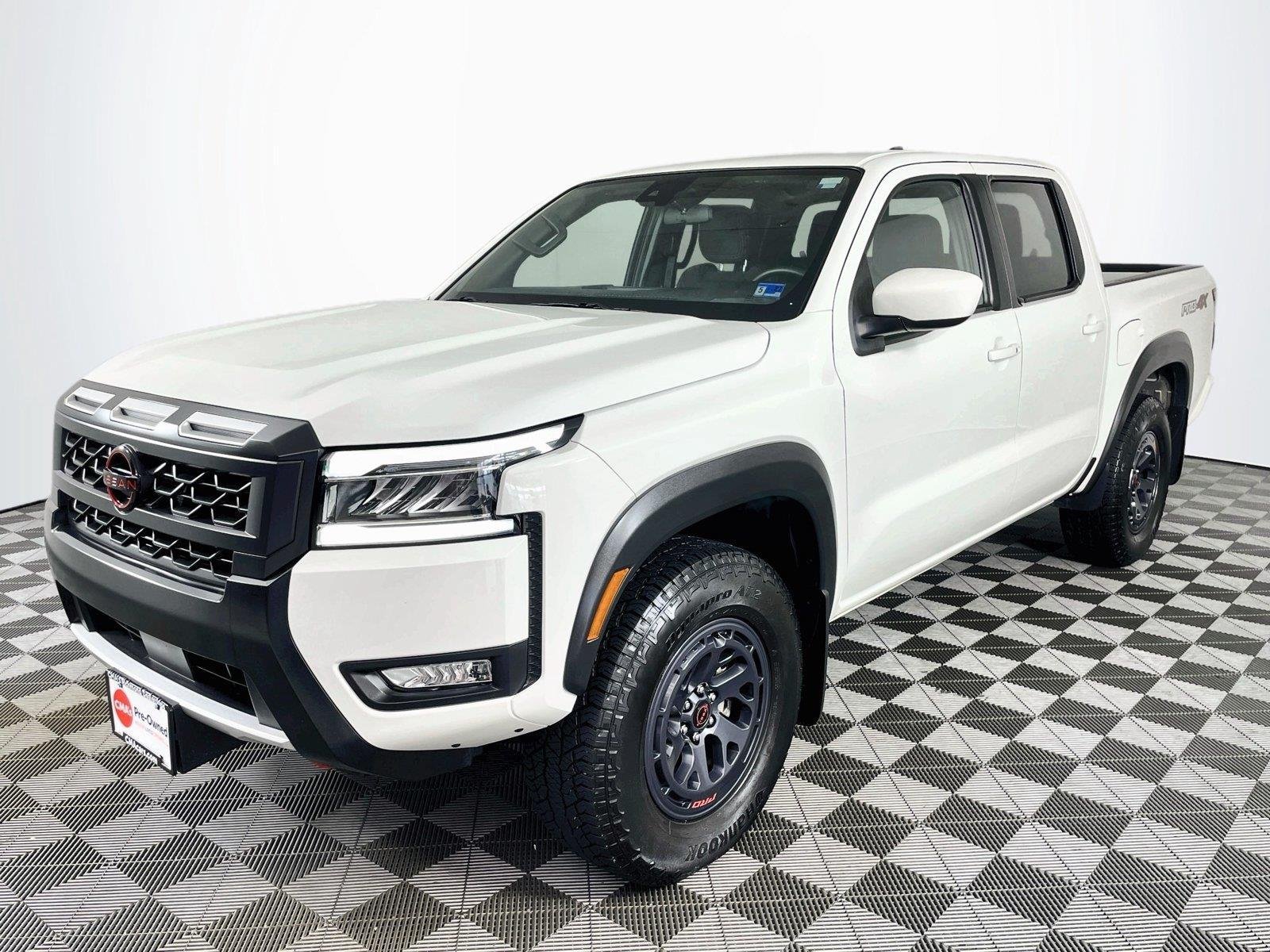Used 2025 Nissan Frontier PRO-4X AWD/4WD image 3