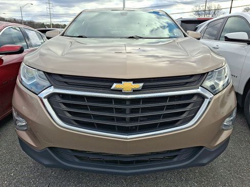 Used 2019 Chevrolet Equinox LT image 2