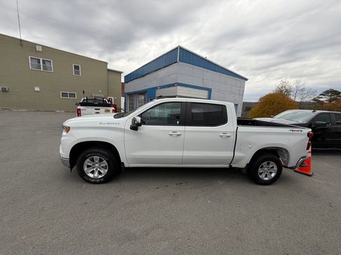 Used 2025 Chevrolet Silverado 1500 LT image 2