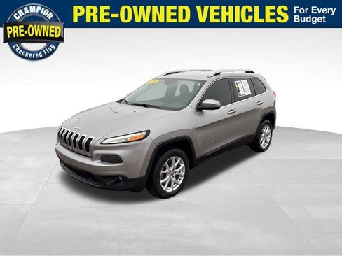 Used 2018 Jeep Cherokee Latitude image 1