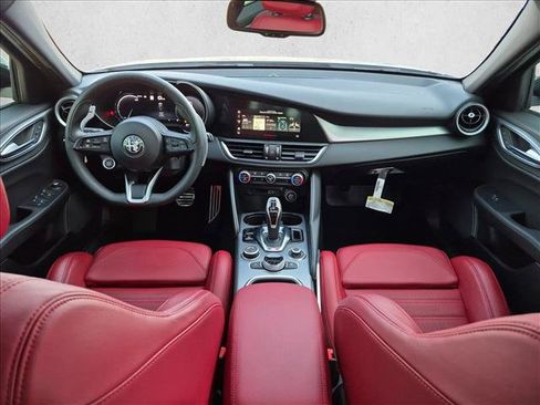 Used 2025 Alfa Romeo Giulia w/ Veloce Package Rwd image 19