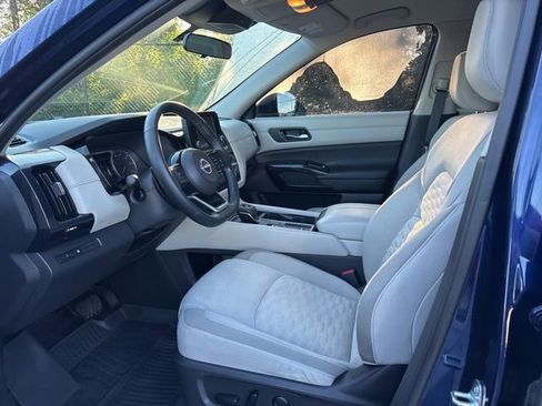 Used 2022 Nissan Pathfinder SV w/ SV Black Package image 11