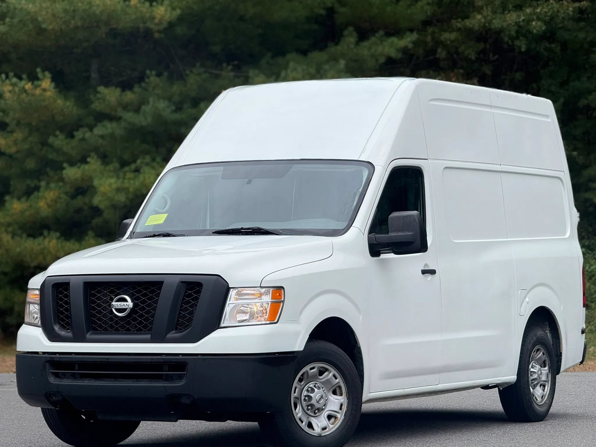Used 2017 Nissan NV 2500 SV RWD image 1