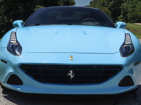 Used 2015 Ferrari California T RWD image 17