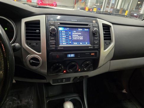 Used 2012 Toyota Tacoma 4x4 Double Cab w/ TRD Off-Road Pkg image 23